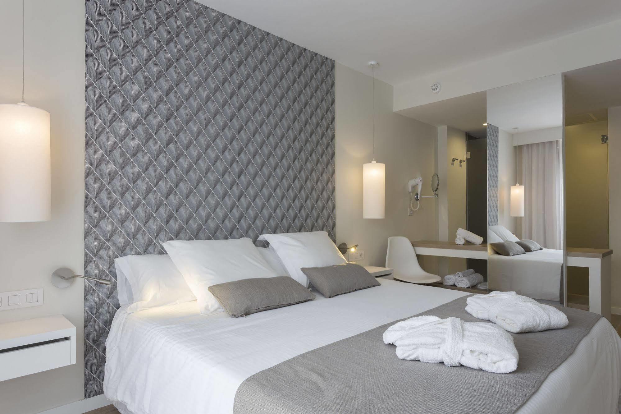 Готель Aluasoul Ibiza - Adults Only Ес-Кана Екстер'єр фото